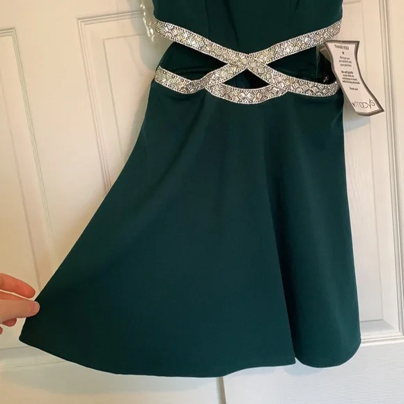 Speechless Macy Emerald Green Silver Cutout Midriff Party Fit Flare Dress Padded - Picture 4 of 7